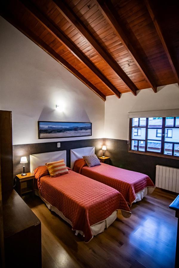 Las Avutardas Hosteria El Calafate Exterior photo