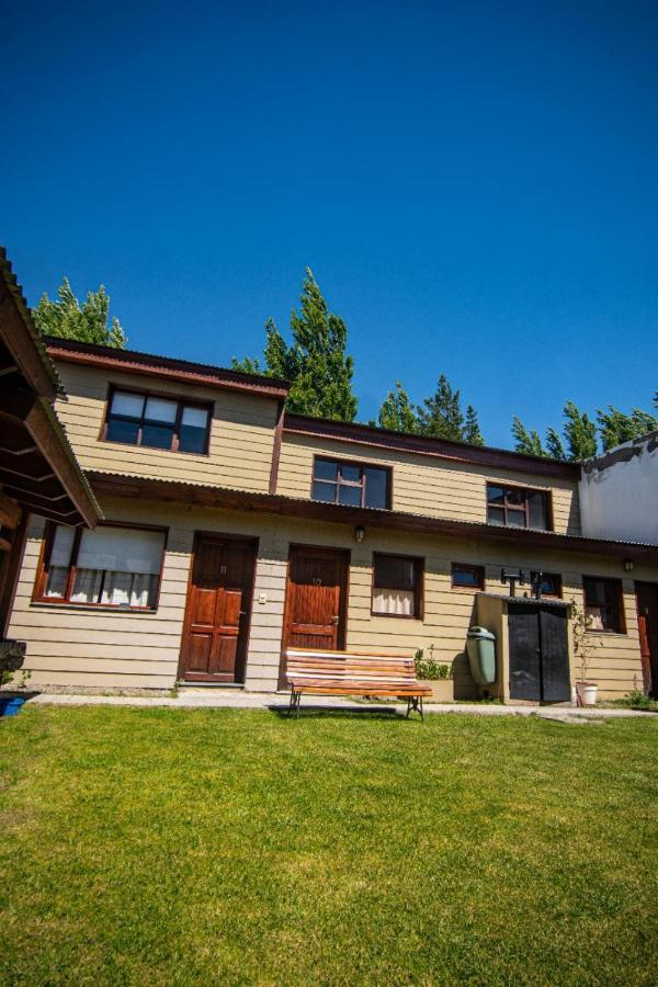Las Avutardas Hosteria El Calafate Exterior photo