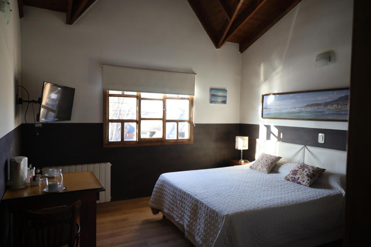 Las Avutardas Hosteria El Calafate Exterior photo